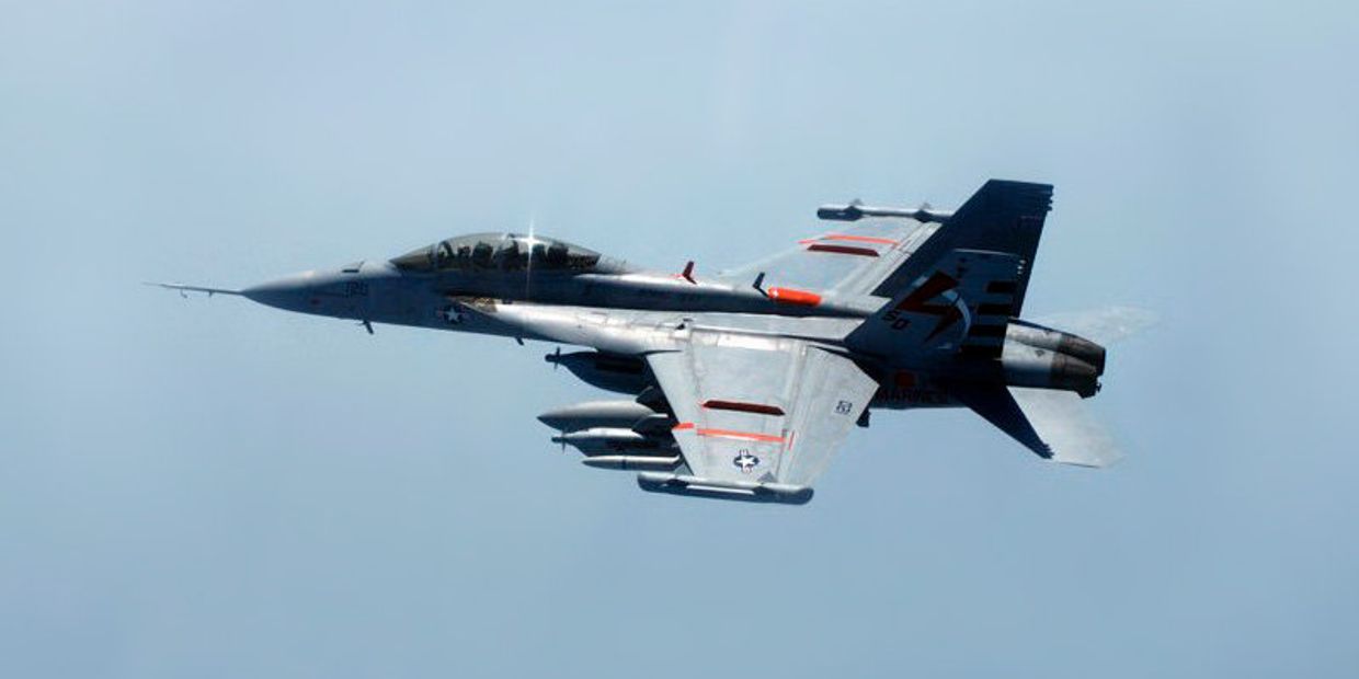 Боинг EA-18 «Гроулер» — палубный самолёт радиоэлектронной борьбы ВМС США