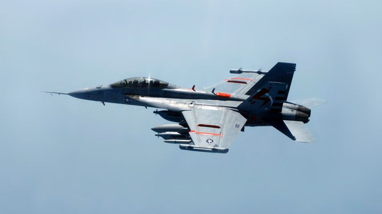 Боинг EA-18 «Гроулер» — палубный самолёт радиоэлектронной борьбы ВМС США Боинг EA-18 «Гроулер» — палубный самолёт радиоэлектронной борьбы ВМС США