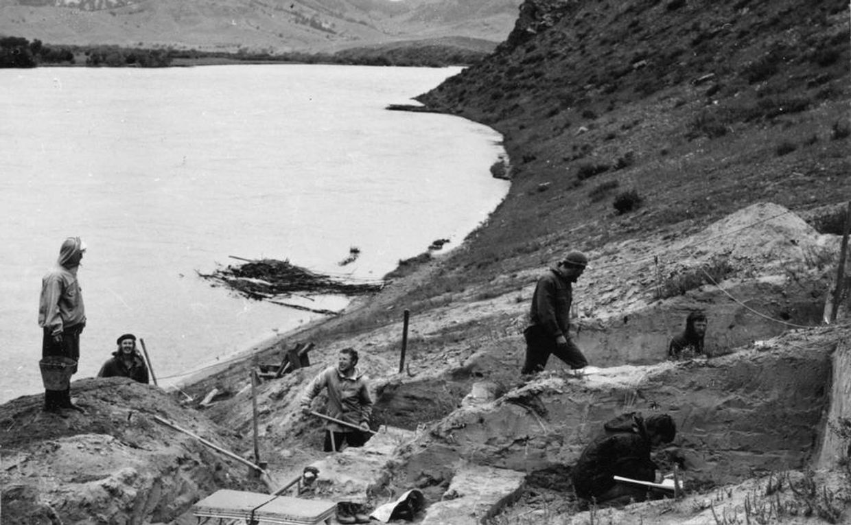 Раскопки на участке Усть-Кяхта-3 в Республике Бурятия в 1976 году