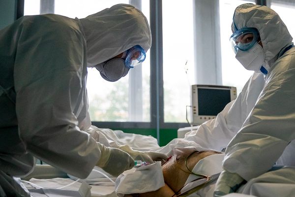 Фотолента про врача Османа Османова