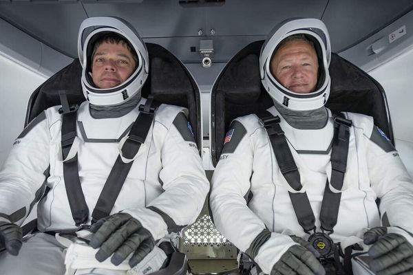 Роберт Бенкен и Дуглас Херли 30 марта