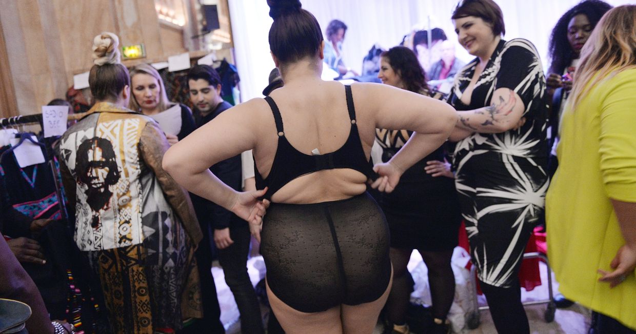 Плюс сайз модель на Pulp Fashion Week в Париже, Франция