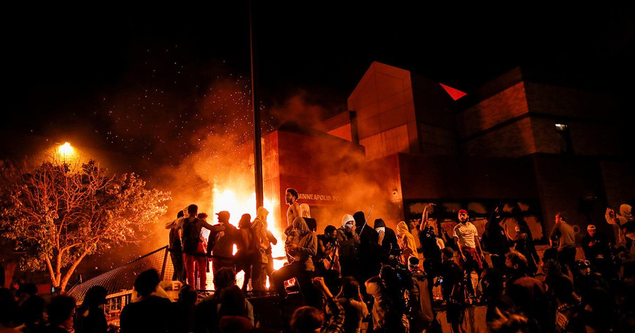 Участники протестов в Миннеаполисе