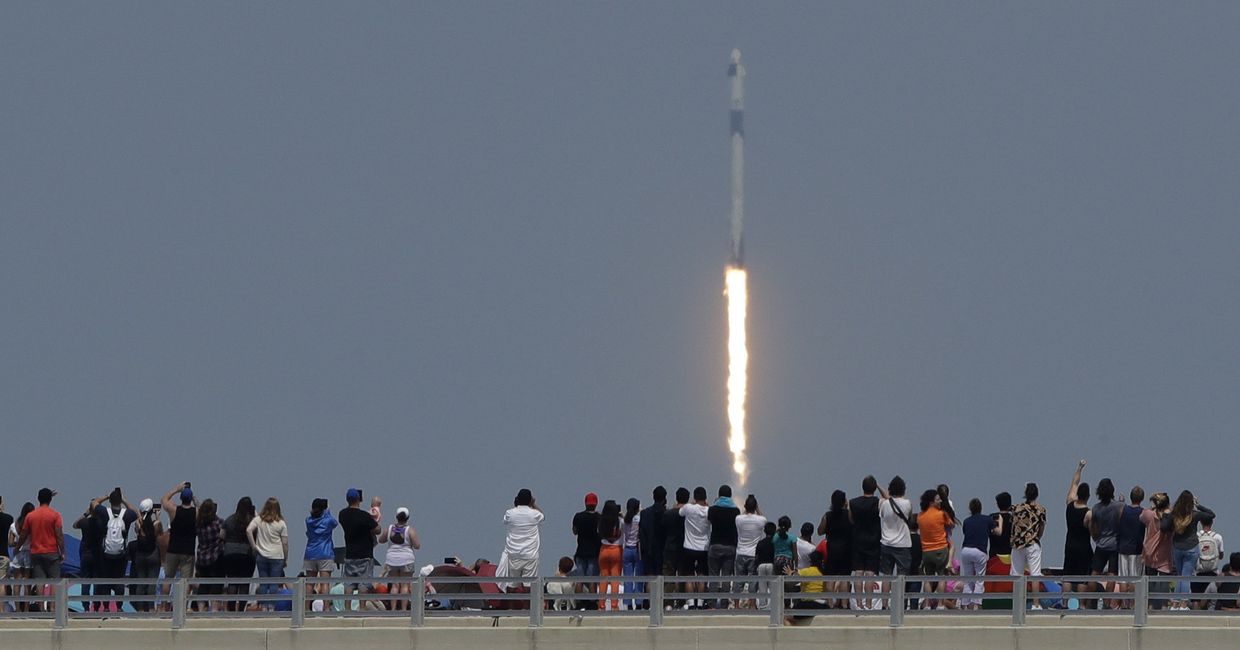30 мая 2020. Американцы наблюдают за стартом космического корабля SpaceX