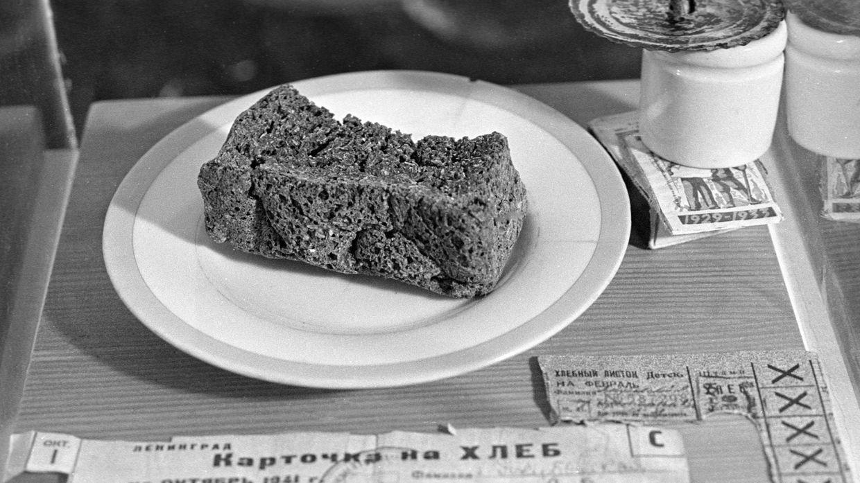 Блокадный хлеб и хлебные карточки 