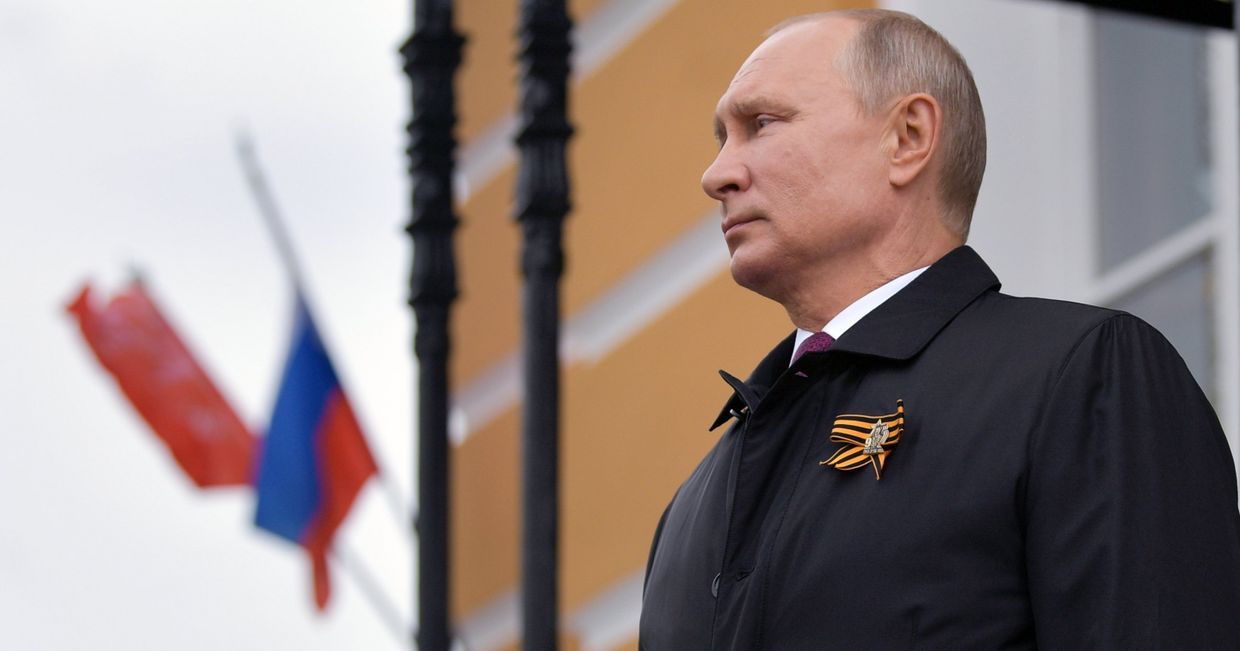 Президент РФ В. Путин во время воздушного парада, посвященного 75-летию Победы в ВОВ