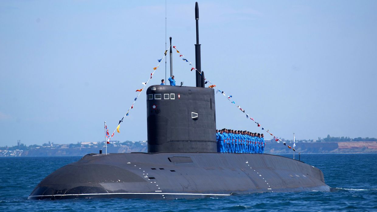 Летний период обучения на ЧФ впервые открылся смотром на рейде Севастополя