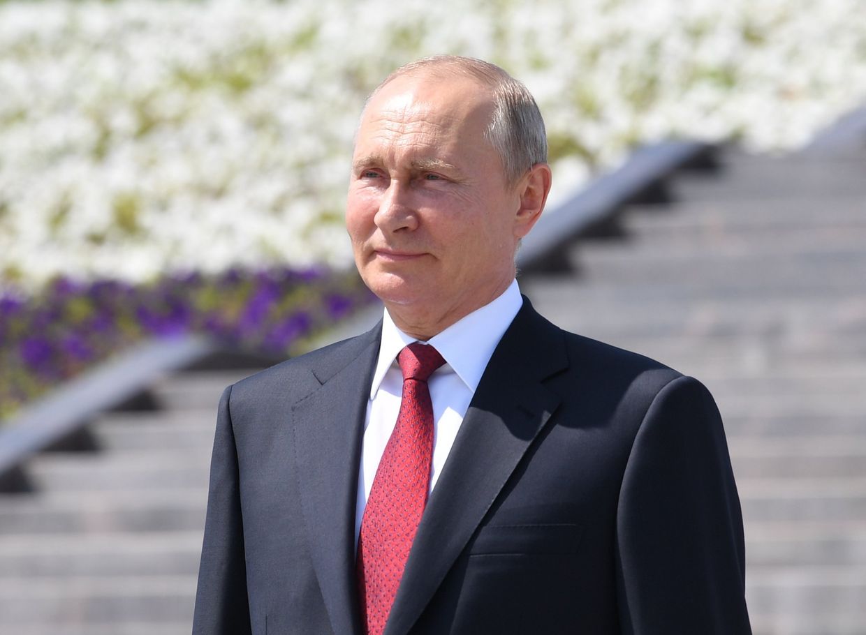 Президент РФ В. Путин вручил золотые звезды Героям Труда на Поклонной горе
