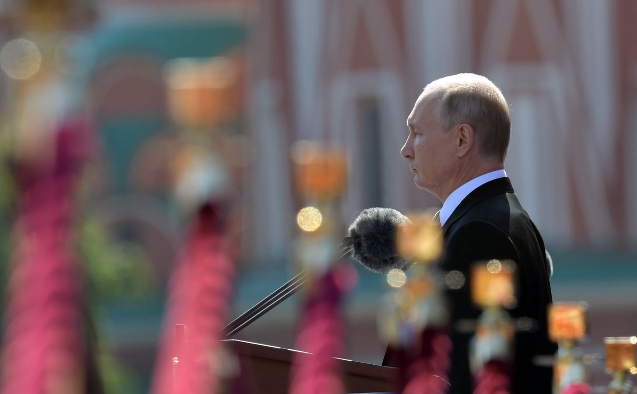 Президент РФ В. Путин принял участие в военном параде в ознаменование 75-летия Победы