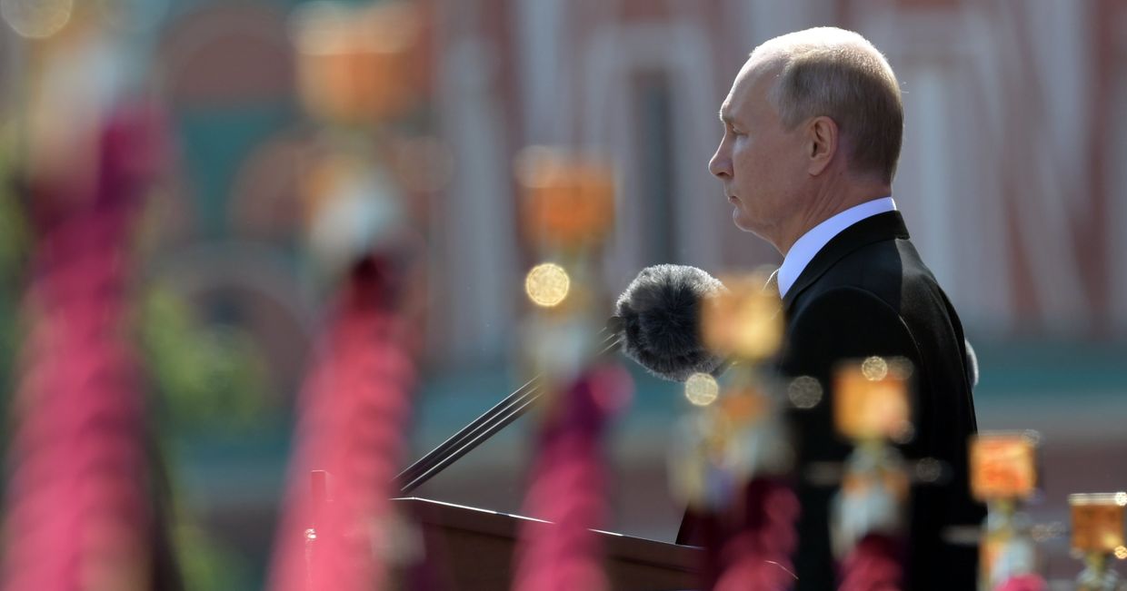 Президент РФ В. Путин принял участие в военном параде в ознаменование 75-летия Победы