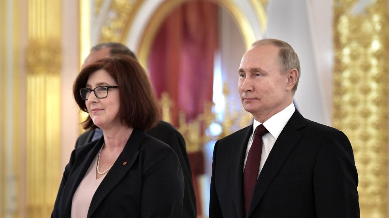 Президент РФ Владимир Путин принял верительные грамоты у посла Канады госпожи Элисон Леклэр 5 февраля 2020 года