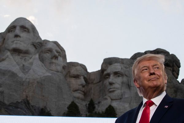 Президент США Дональд Трамп выступает по случаю Дня Независимости США