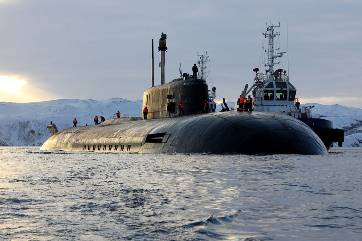 Прибытие атомного подводного ракетного крейсера Северного флота «Орёл» в пункт постоянного базирования после завершения планового ремонта (Мурманская обл.)
