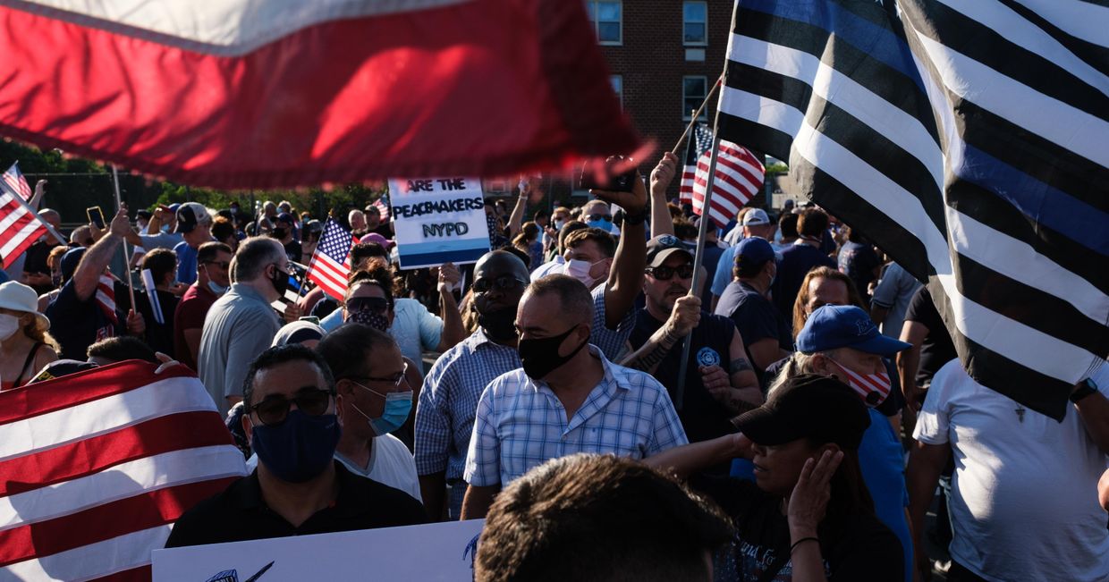 Столкновения между сторонниками и противниками акции BLM в Нью-Йорке
