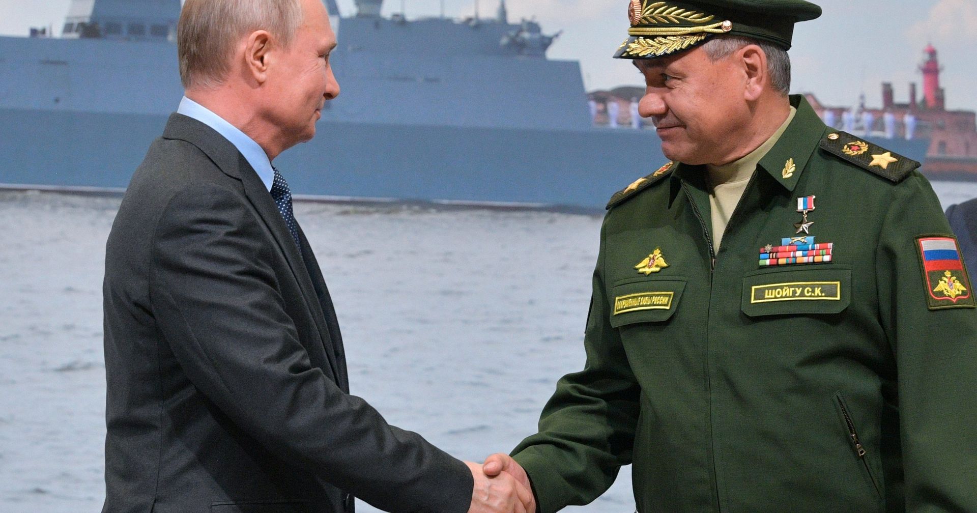 Президент РФ Владимир Путин и министр обороны РФ Сергей Шойгу на церемонии закладки, стыковки и спуска на воду кораблей для Военно-Морского Флота РФ 23 апреля 2019 - ИноСМИ, 1920, 27.04.2021