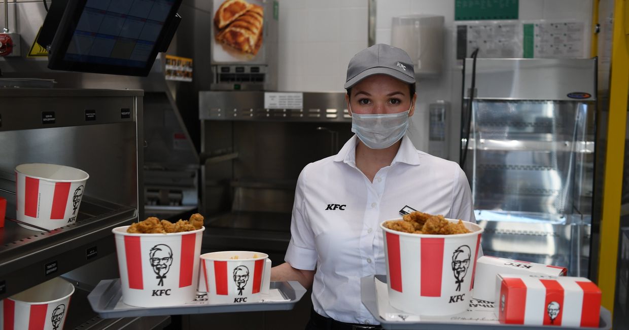 Компания KFC готовится к открытию ресторана без кассиров в Москве