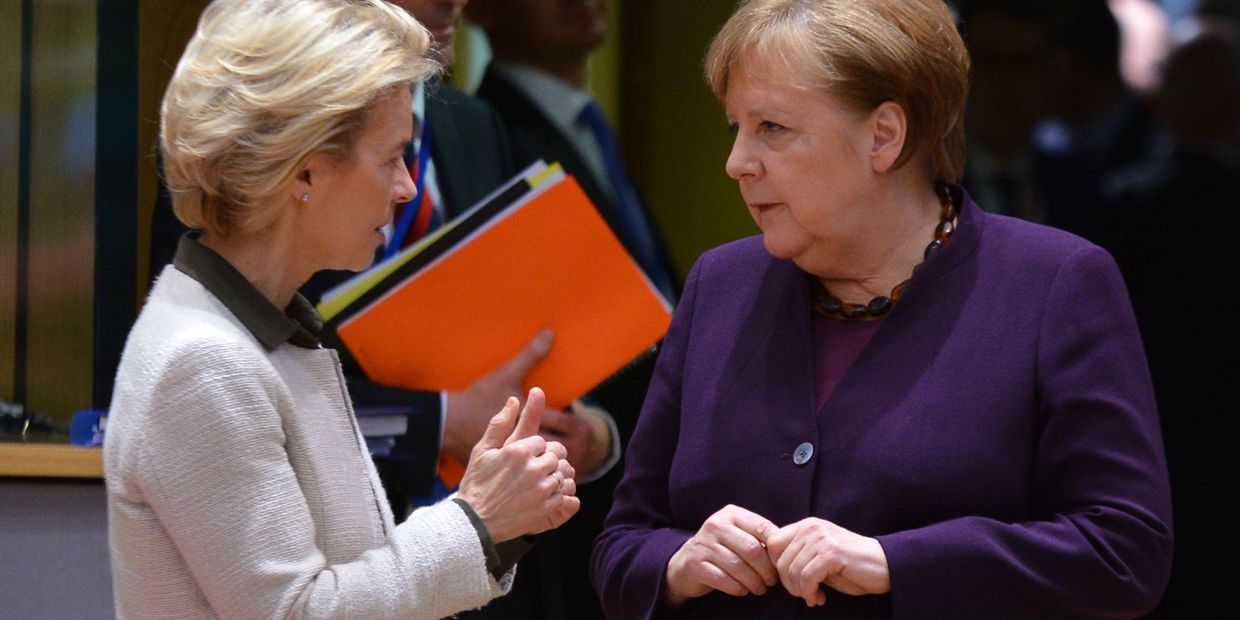 Председатель Европейской комиссии Урсула фон дер Ляйен и канцлер ФРГ Ангела Меркель на саммите ЕС в Брюсселе
