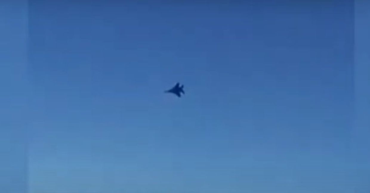 Истребитель ВВС США напугал пассажиров иранского авиалайнера