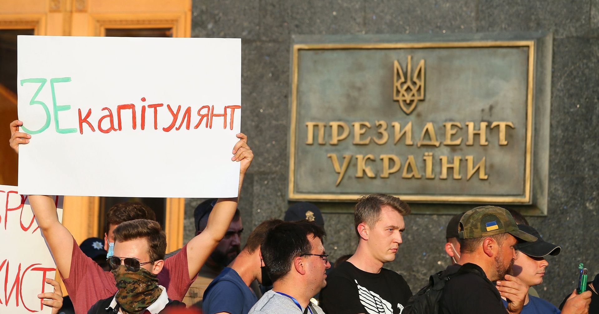 Акция националистов в Киеве против перемирия на Донбассе Акция националистов в Киеве против перемирия на Донбассе - ИноСМИ, 1920, 06.11.2020