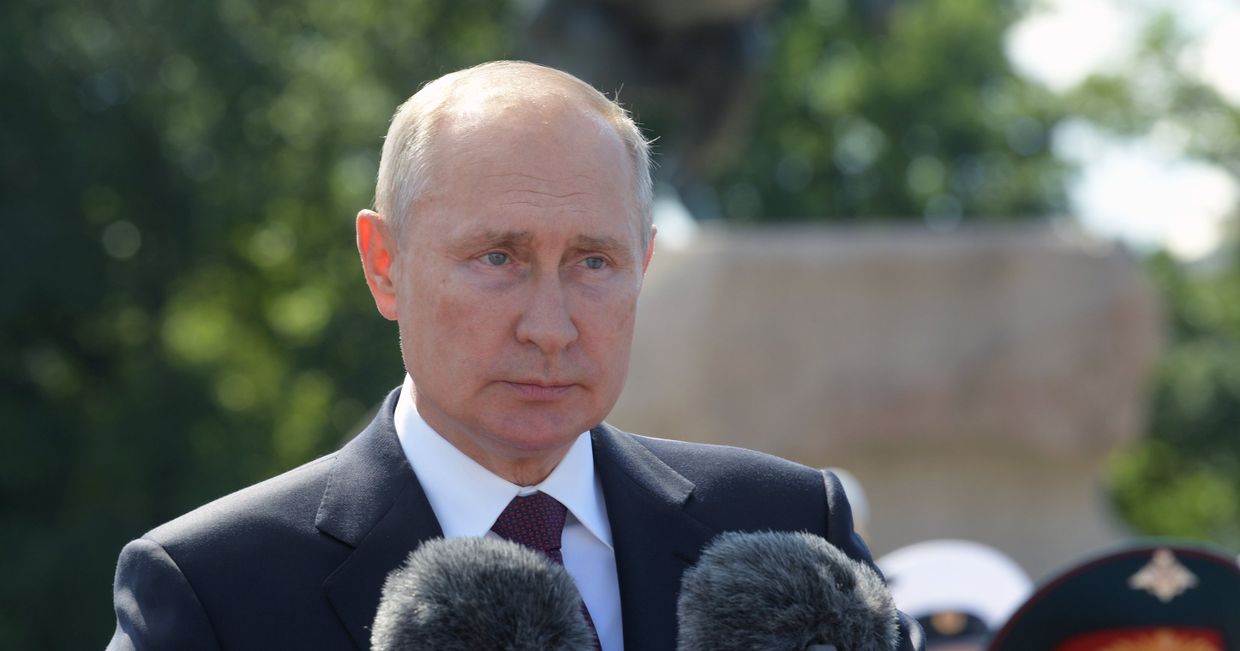 Президент РФ В. Путин принял участие в праздновании Дня ВМФ РФ в Санкт-Петербурге