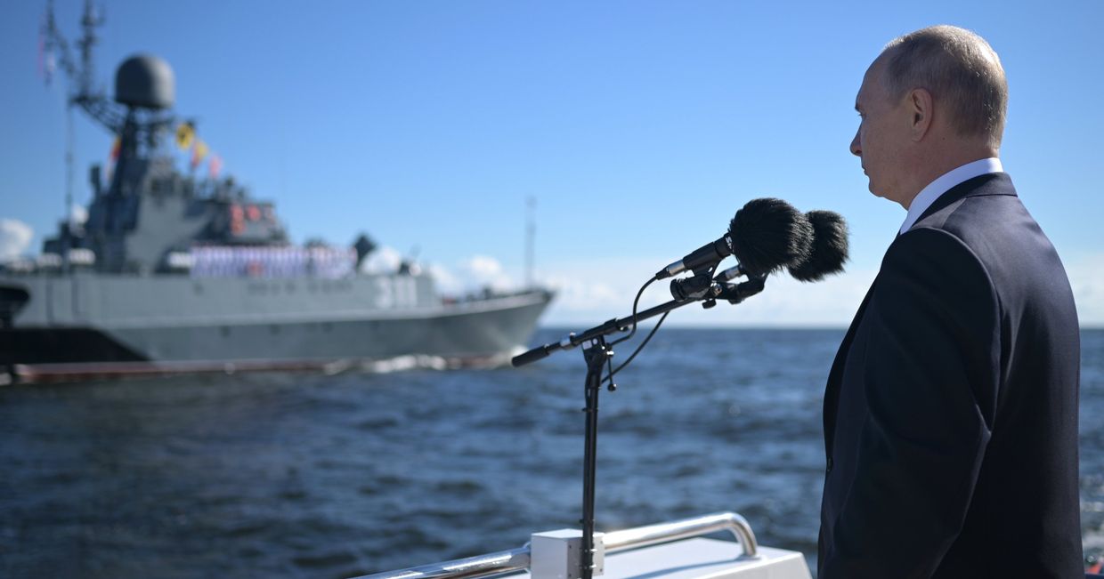 Президент РФ В. Путин принял участие в праздновании Дня ВМФ РФ в Санкт-Петербурге Президент РФ В. Путин принял участие в праздновании Дня ВМФ РФ в Санкт-Петербурге