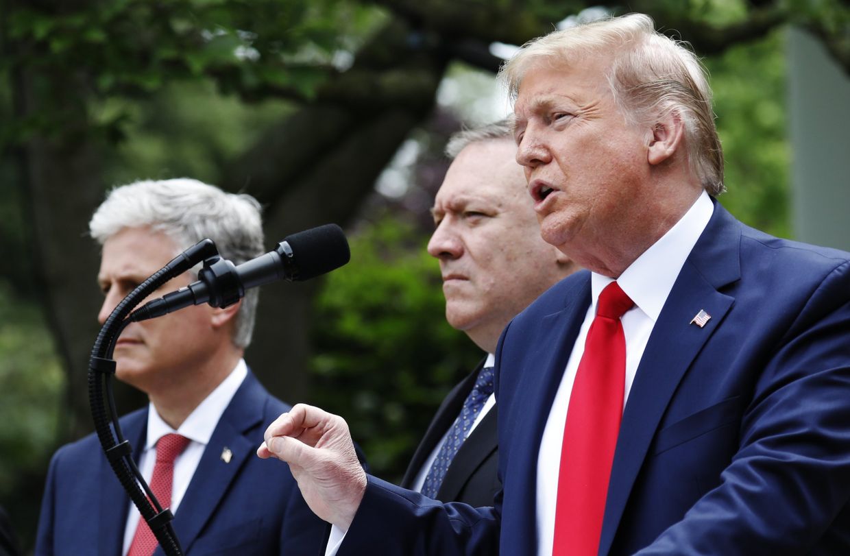 Брифинг президента США Д. Трампа в розовом саду возле Белого дома в Вашингтоне