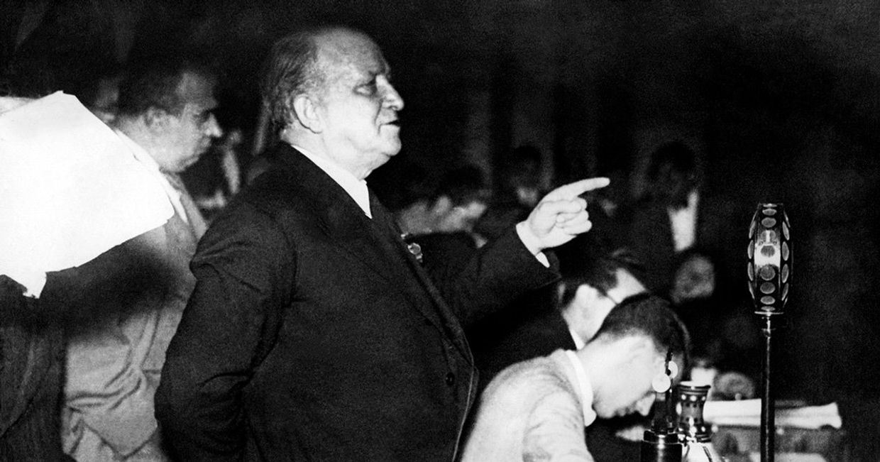 Франсиско Ларго Кабальеро произносит речь 15 января 1936 года в Мадриде