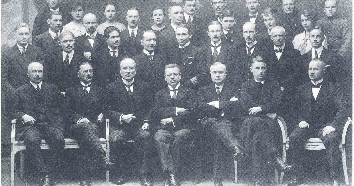 Члены финской делегации Юхо Кусти Паасикиви, Александр Фрей, Вяйнё Кивилинна, Вяйнё Таннер, Рудольф Вальден Члены финской делегации Юхо Кусти Паасикиви, Александр Фрей, Вяйнё Кивилинна, Вяйнё Таннер, Рудольф Вальден