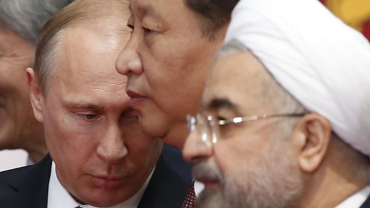 Президент России Владимир Путин, председатель КНР Си Цзиньпин, президент Ирана Хасан Роухани на саммите в Шанхае
