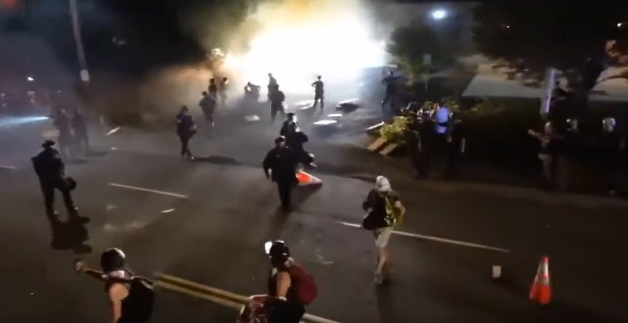 Watch Portland Police charge antifa line