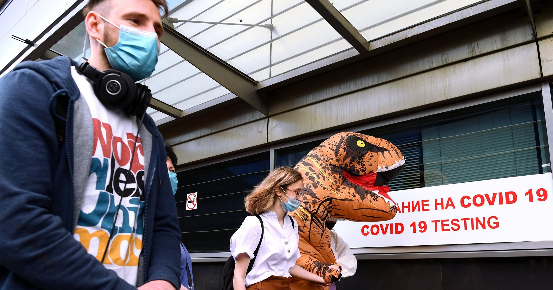 Пассажиры перед экспресс-тестированием на COVID-19 в международном аэропорту «Внуково» - ИноСМИ, 1920, 13.04.2021