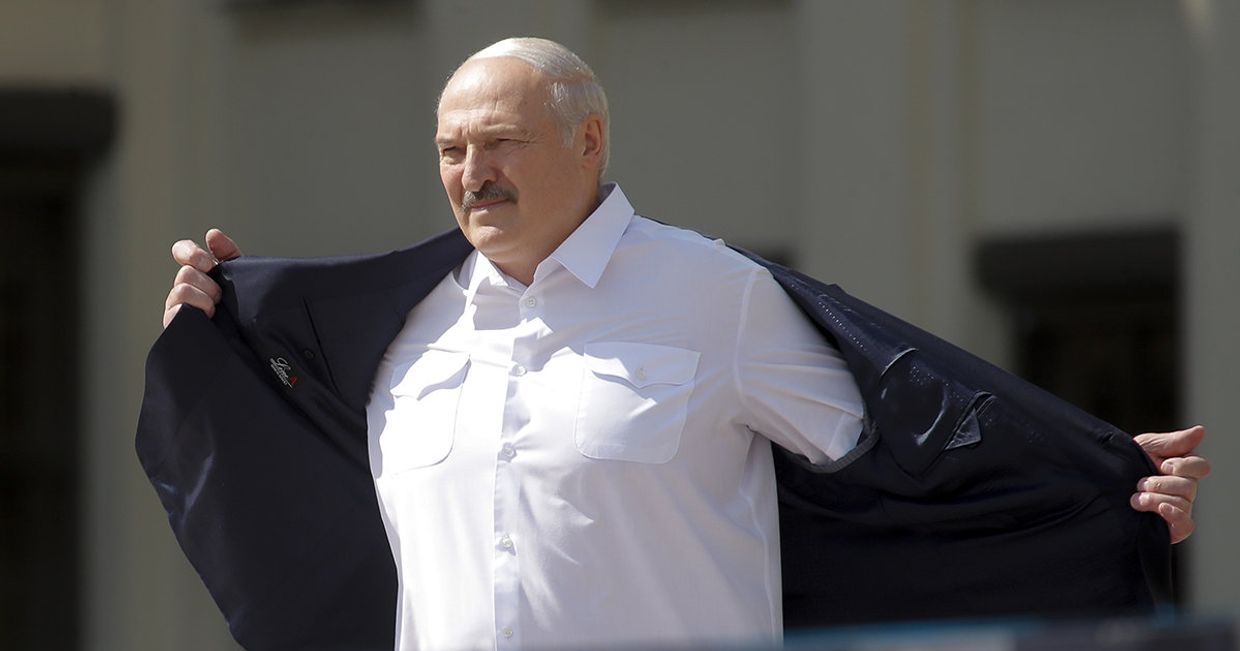 Президент Белоруссии Александр Лукашенко выступает на митинге в Минске