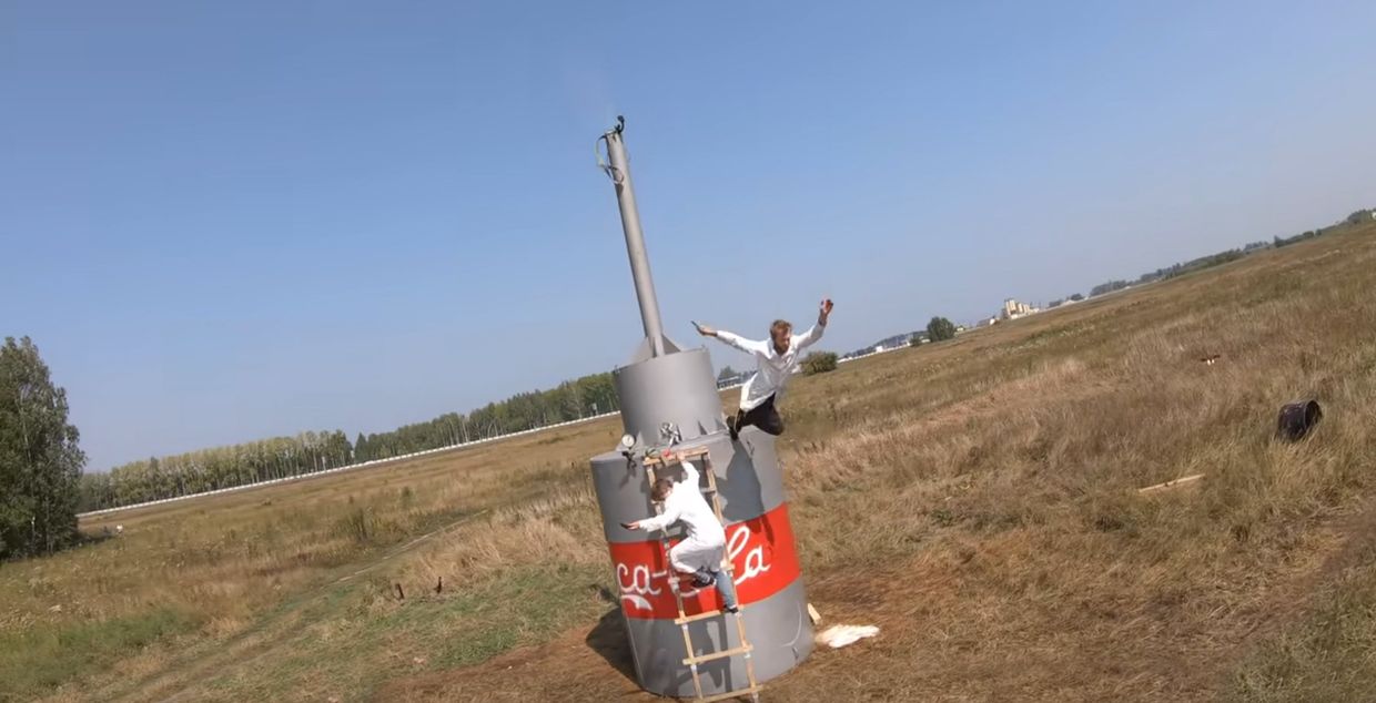 Русские создали самый большой фонтан из кока-колы