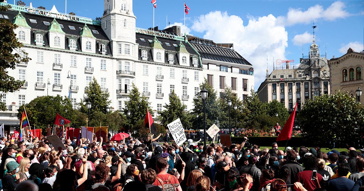 Участники акции протеста против исламизации Норвегии в Осло Участники акции протеста против исламизации Норвегии в Осло