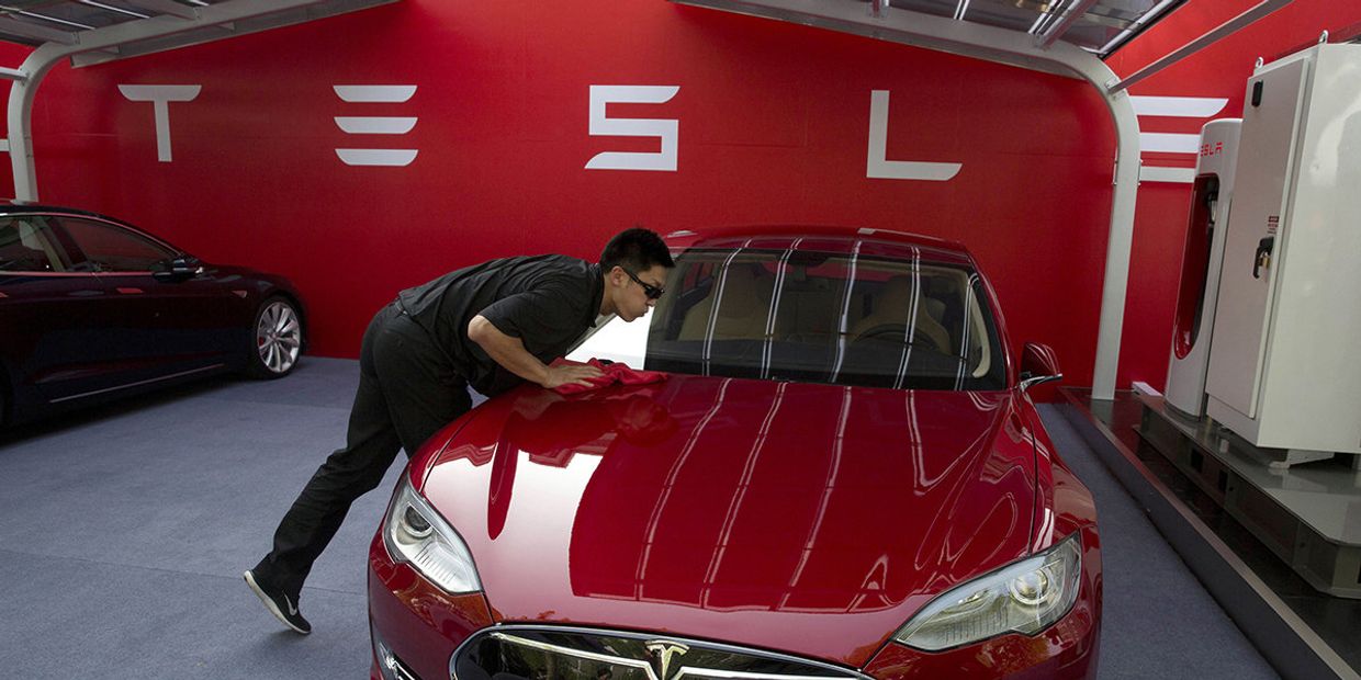 Автомобиль Tesla Model S