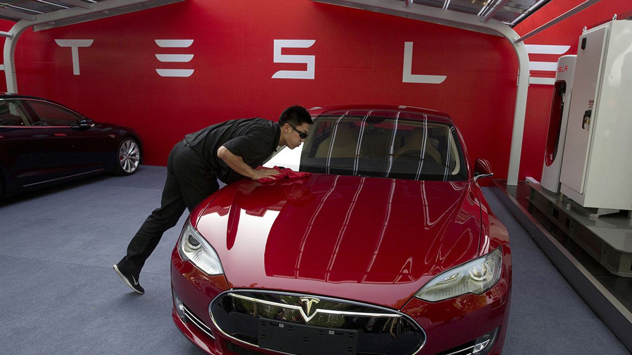 Автомобиль Tesla Model S