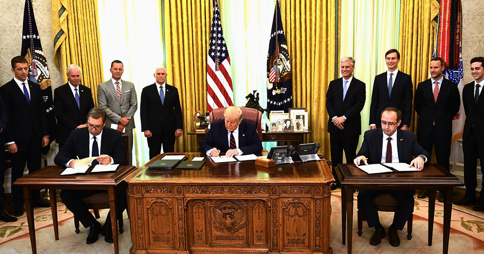 Президент США Дональд Трамп, премьер-министр Косово Авдулла Хоти и президент Сербии Александр Вучич Президент США Дональд Трамп, премьер-министр Косово Авдулла Хоти и президент Сербии Александр Вучич - ИноСМИ, 1920, 08.09.2020