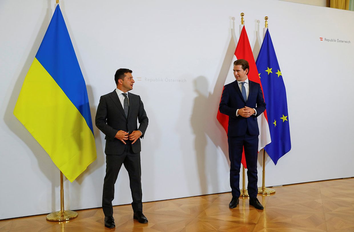 Канцлер Австрии Себастьян Курц и президент Украины Владимир Зеленский во время встречи в Вене