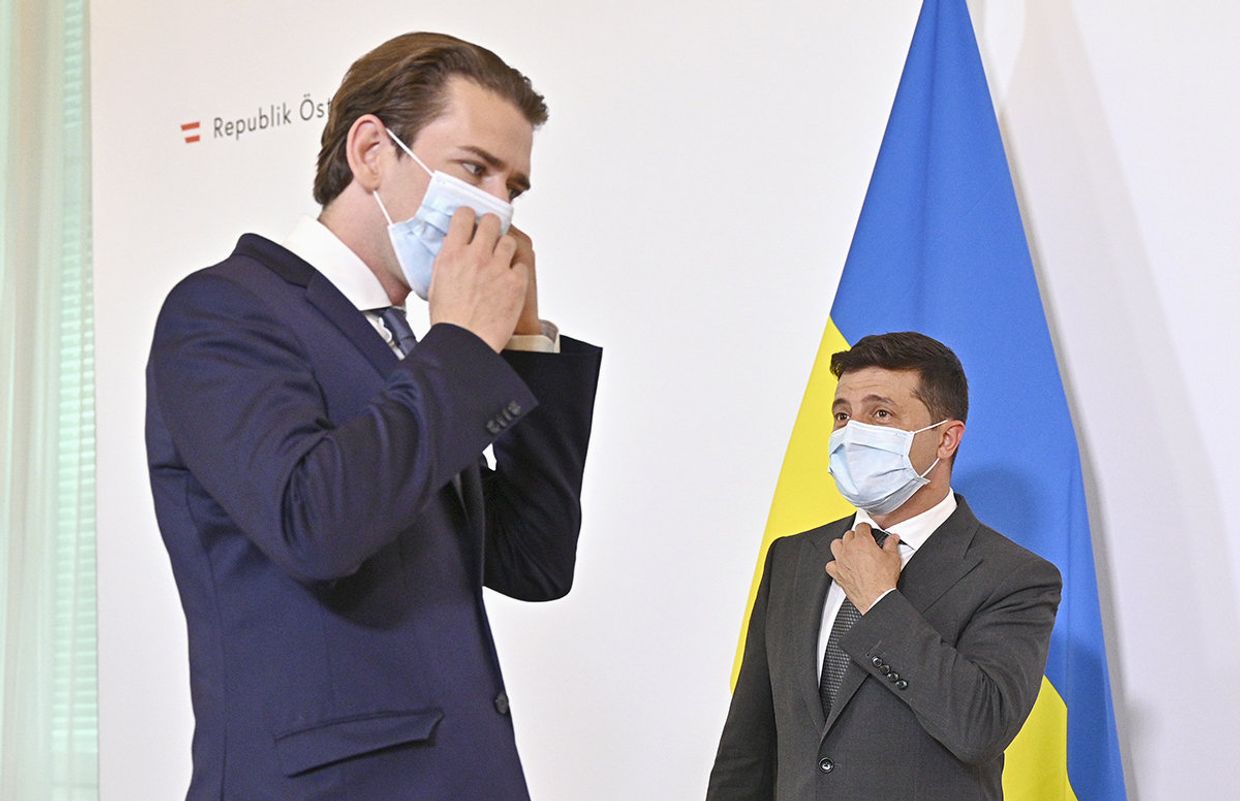 Канцлер Австрии Себастьян Курц и президент Украины Владимир Зеленский во время встречи в Вене