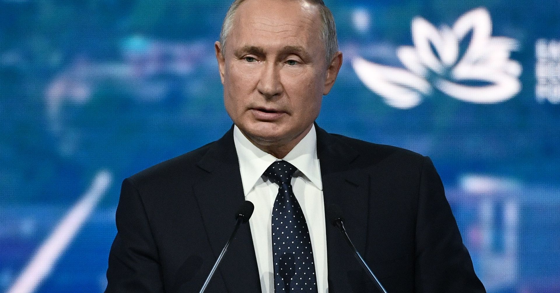 Президент РФ Владимир Путин выступает на пленарном заседании V Восточного экономического форума во Владивостоке Президент РФ Владимир Путин выступает на пленарном заседании V Восточного экономического форума во Владивостоке - ИноСМИ, 1920, 21.09.2020