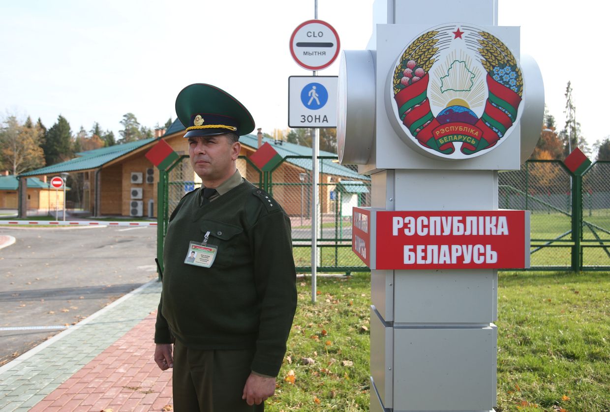 Пограничный переход между Белоруссией и Польшей Переров