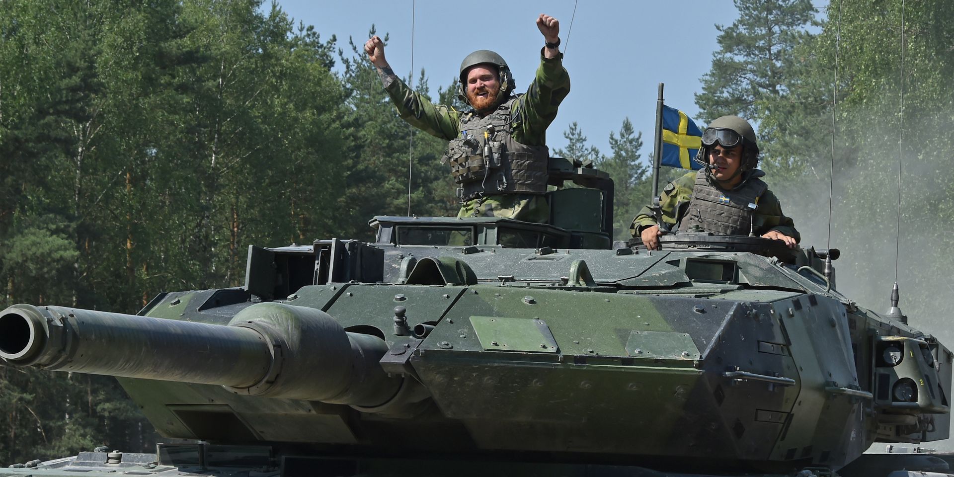Танкисты на танке Stridsvagn 122, Швеция - ИноСМИ, 1920, 02.10.2020