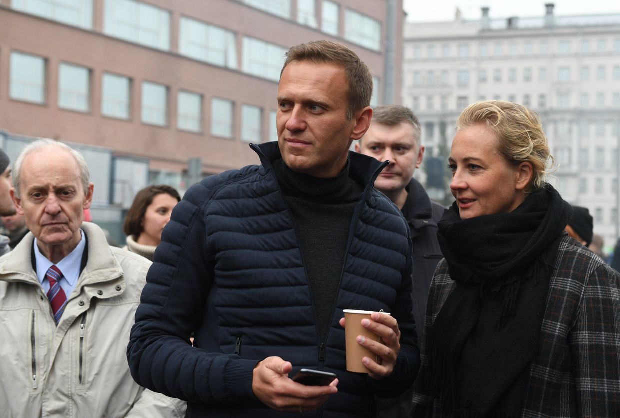 Алексей Навальный с супругой Юлией на согласованном митинге