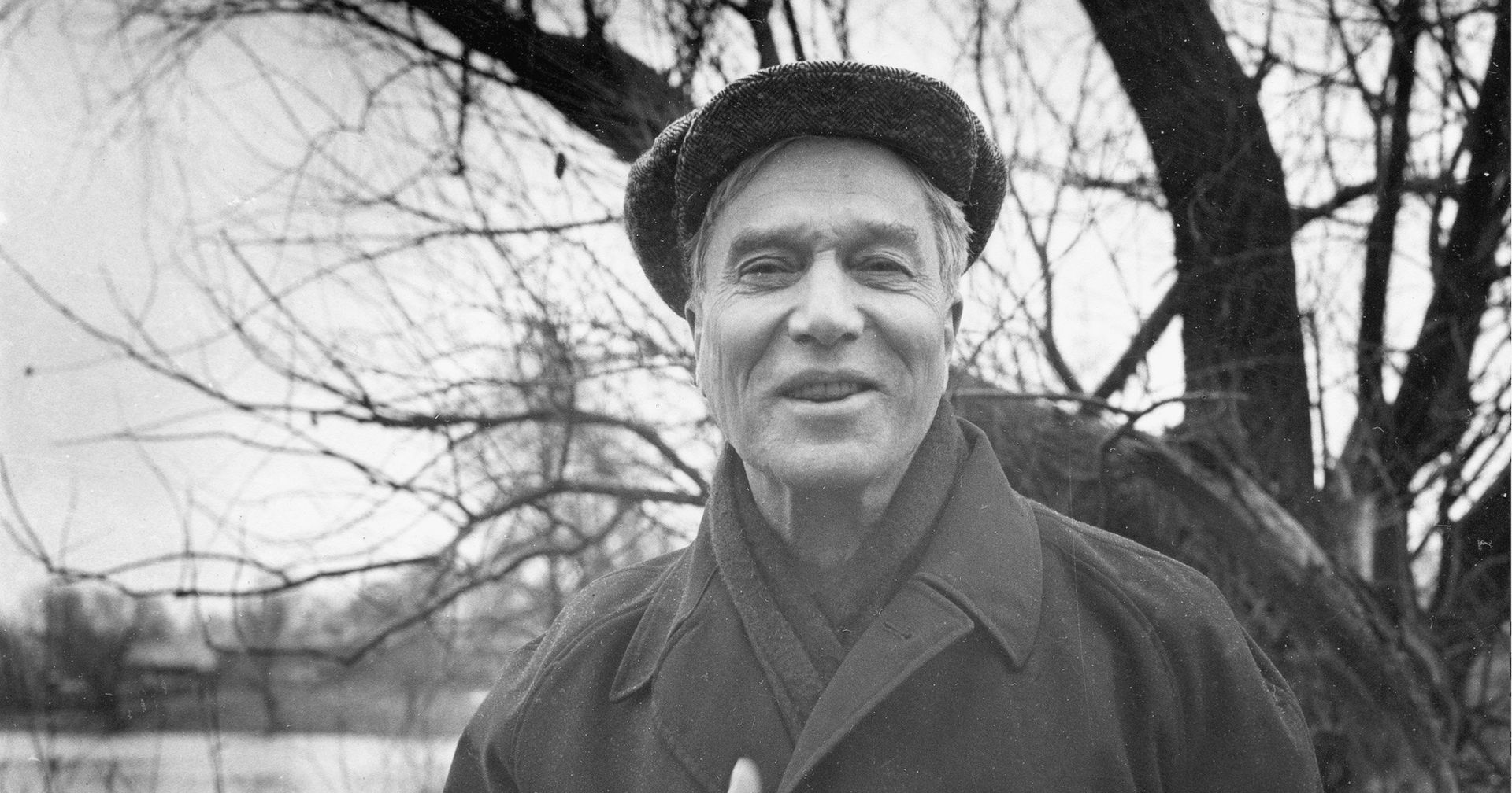 23 октября 1958. Лауреат Нобелевской премии по литературе Борис Пастернак у дома в Подмосковье - ИноСМИ, 1920, 28.10.2020