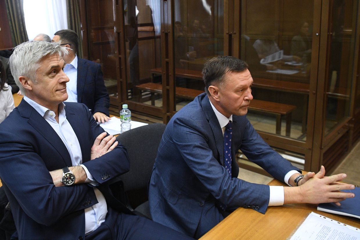 Рассмотрение ходатайства следствия о продлении срока домашнего ареста М. Калви и Ф. Дельпалю