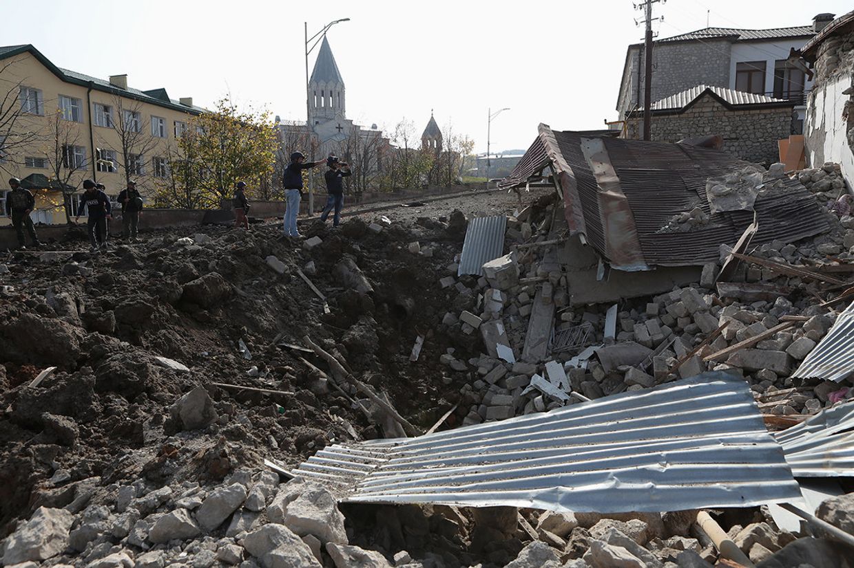 Последствия обстрела в городе Шуши