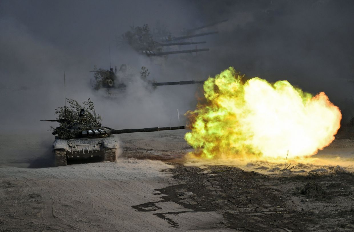Танки Т-72 на военных учениях