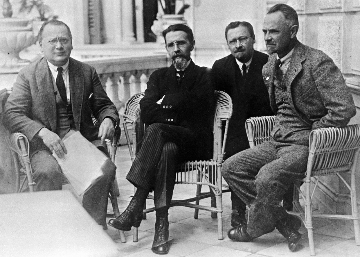 Советские дипломаты Максим Литвинов, Вацлав Воровский, Станислав Пилявский, Леонид Красин