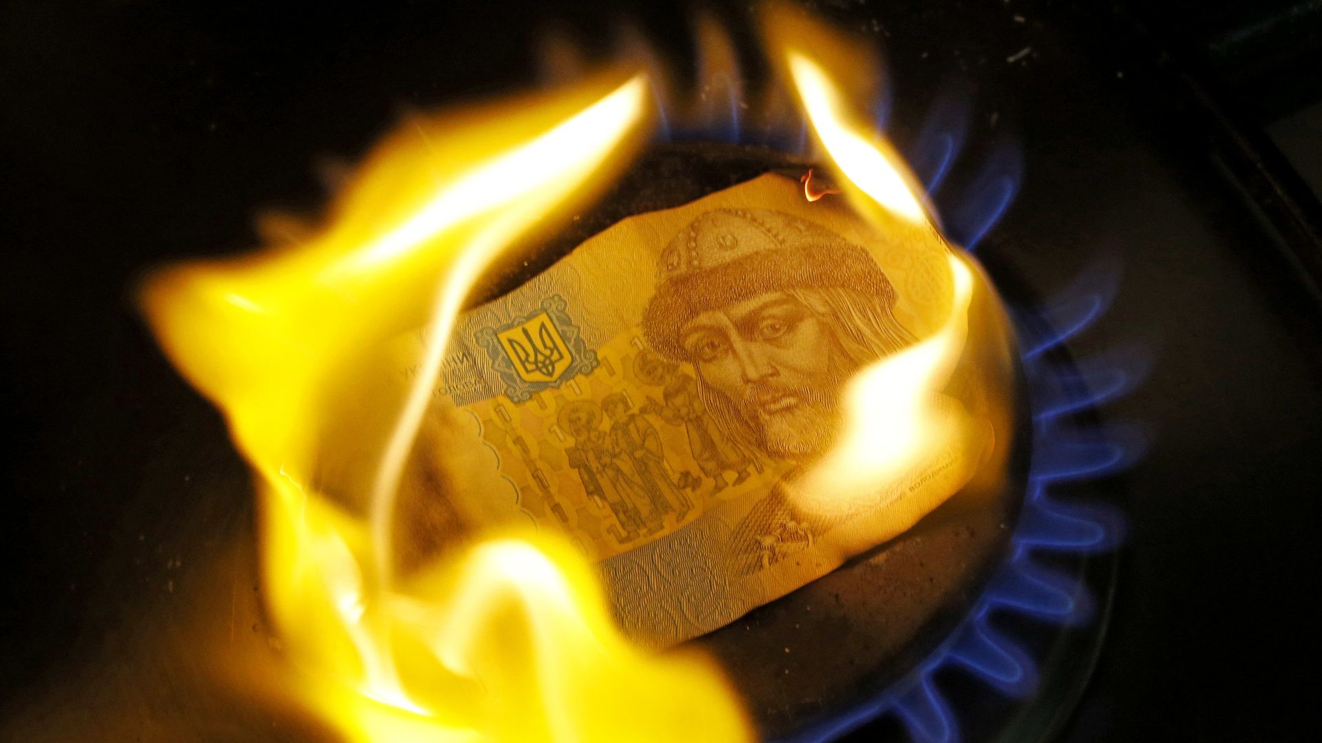 Одногривенная купюра горит на газовой конфорке - ИноСМИ, 1920, 12.01.2023