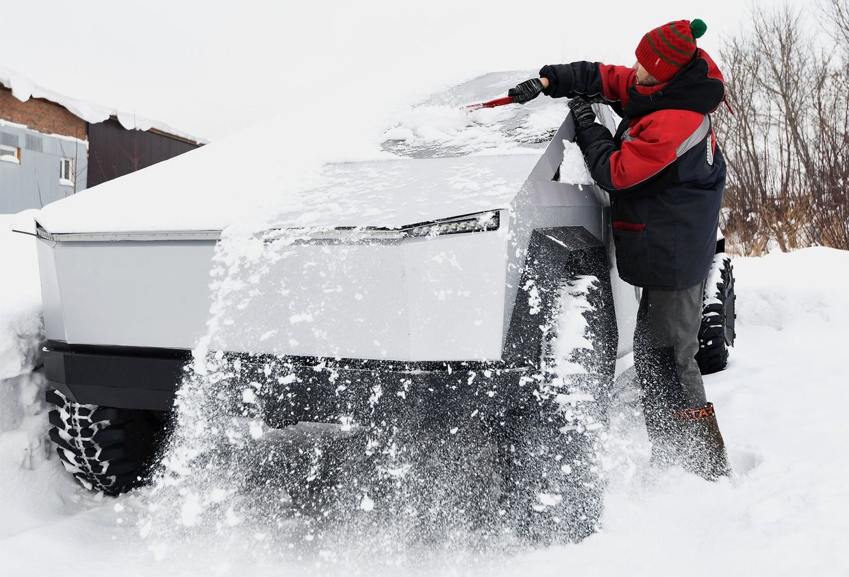 Блогеры из Новосибирска построили Tesla Cybertruck на базе УАЗа